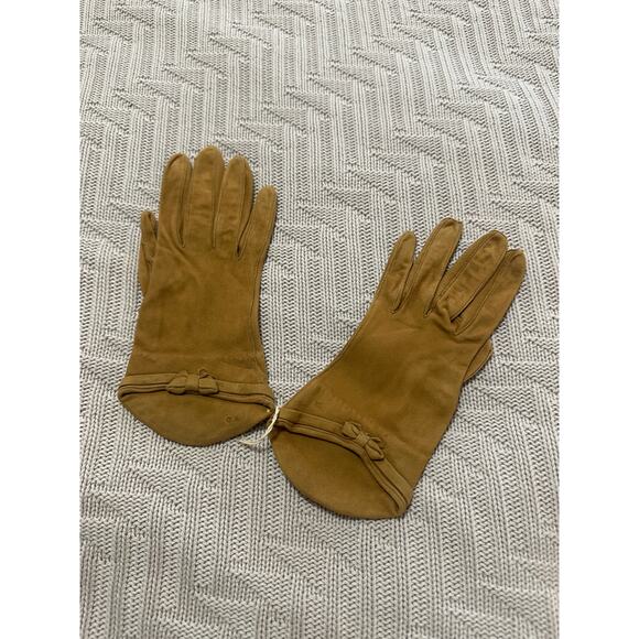 Vintage tan suede wrist length gloves size 6